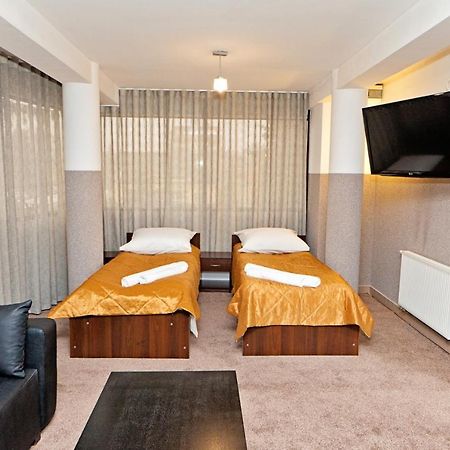 Hotel Turkus ยาโรสวาฟ ภายนอก รูปภาพ
