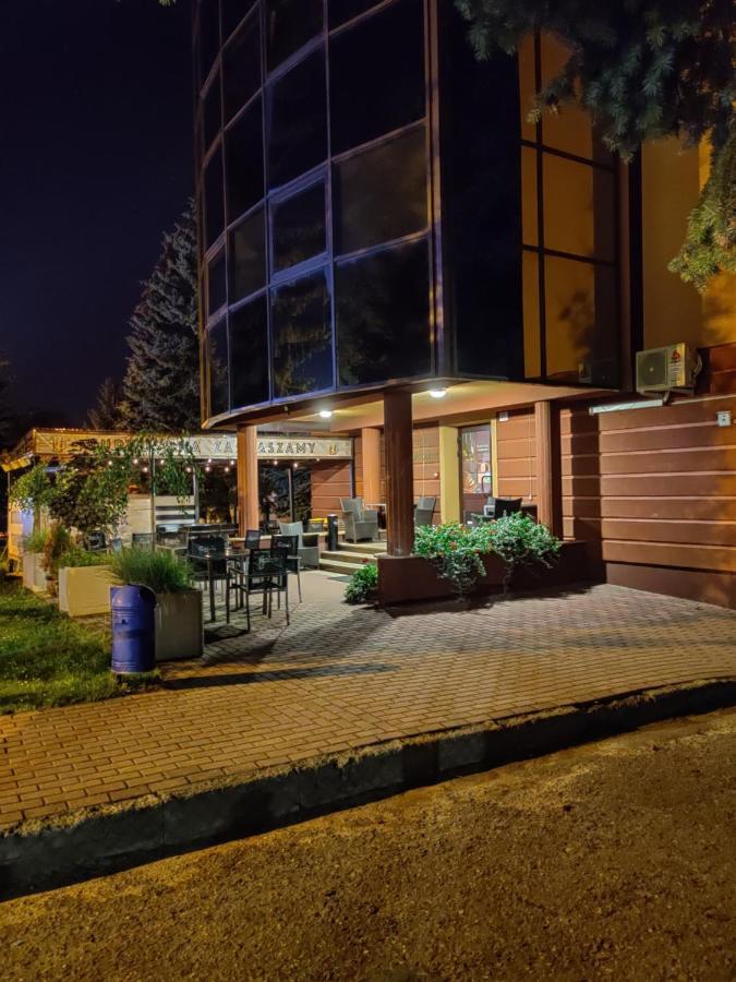 Hotel Turkus ยาโรสวาฟ ภายนอก รูปภาพ