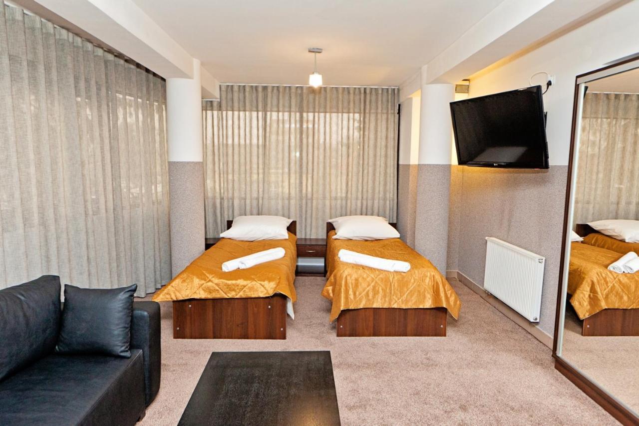 Hotel Turkus ยาโรสวาฟ ภายนอก รูปภาพ