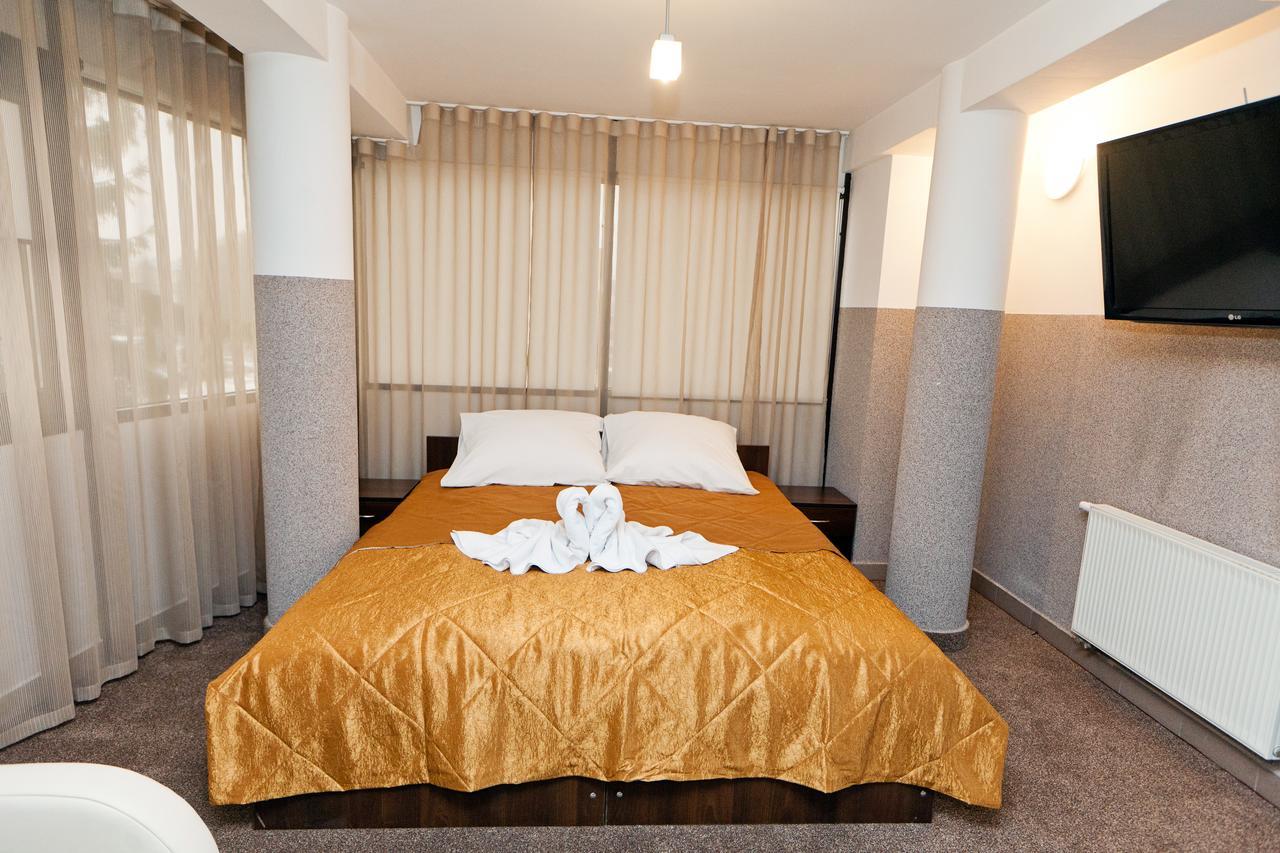 Hotel Turkus ยาโรสวาฟ ภายนอก รูปภาพ