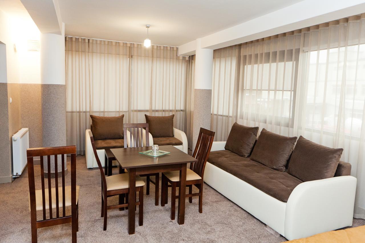 Hotel Turkus ยาโรสวาฟ ภายนอก รูปภาพ